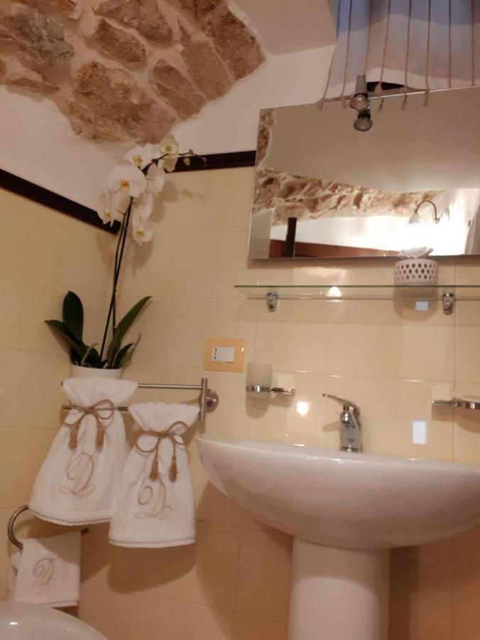 Donna Lucrezia Dimora A Corte B&B 콘베르사노 외부 사진